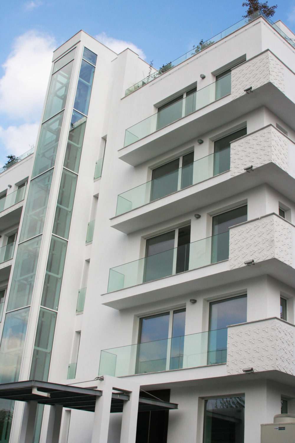 White Boutique Residence — imaginea 1